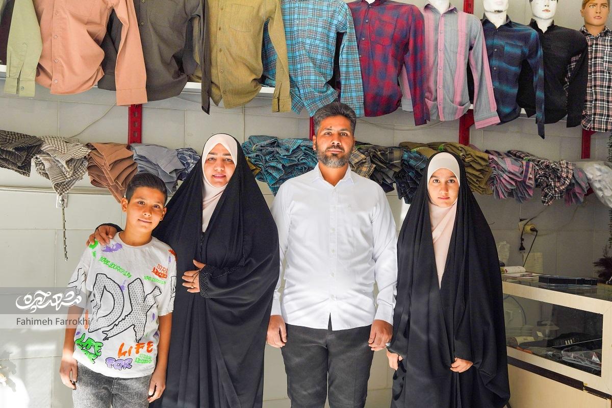 چراغ کارگاه خیاطی مجید صالحیان در مشکلات هم روشن بوده است
