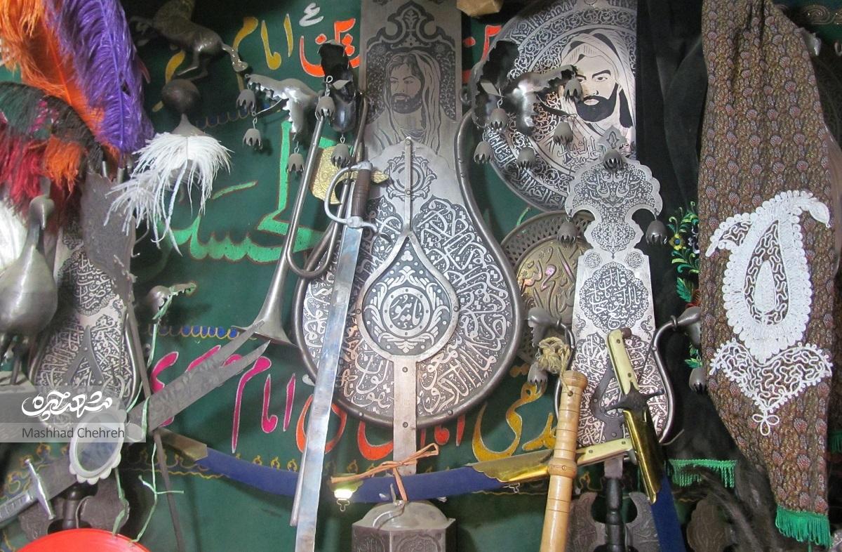 عبدالعلی براری از فروشندگان قدیمی لوازم عزاداری در منطقه ثامن است. عبدالعلی براری از فروشندگان قدیمی لوازم عزاداری در منطقه ثامن است.