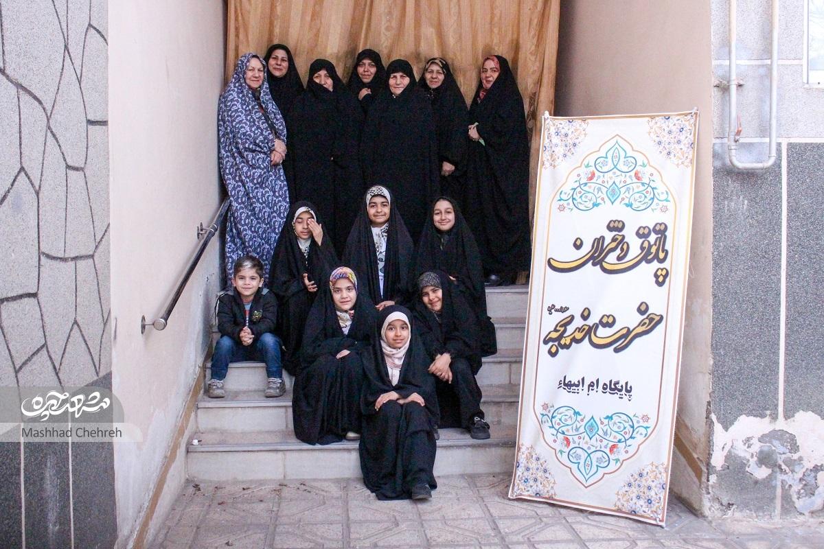 پاتوق فرهنگی دختران «حضرت خدیجه»(س) در خانه شهیدکریمزادگان پاتوق فرهنگی دختران «حضرت خدیجه»(س) در خانه شهیدکریمزادگان