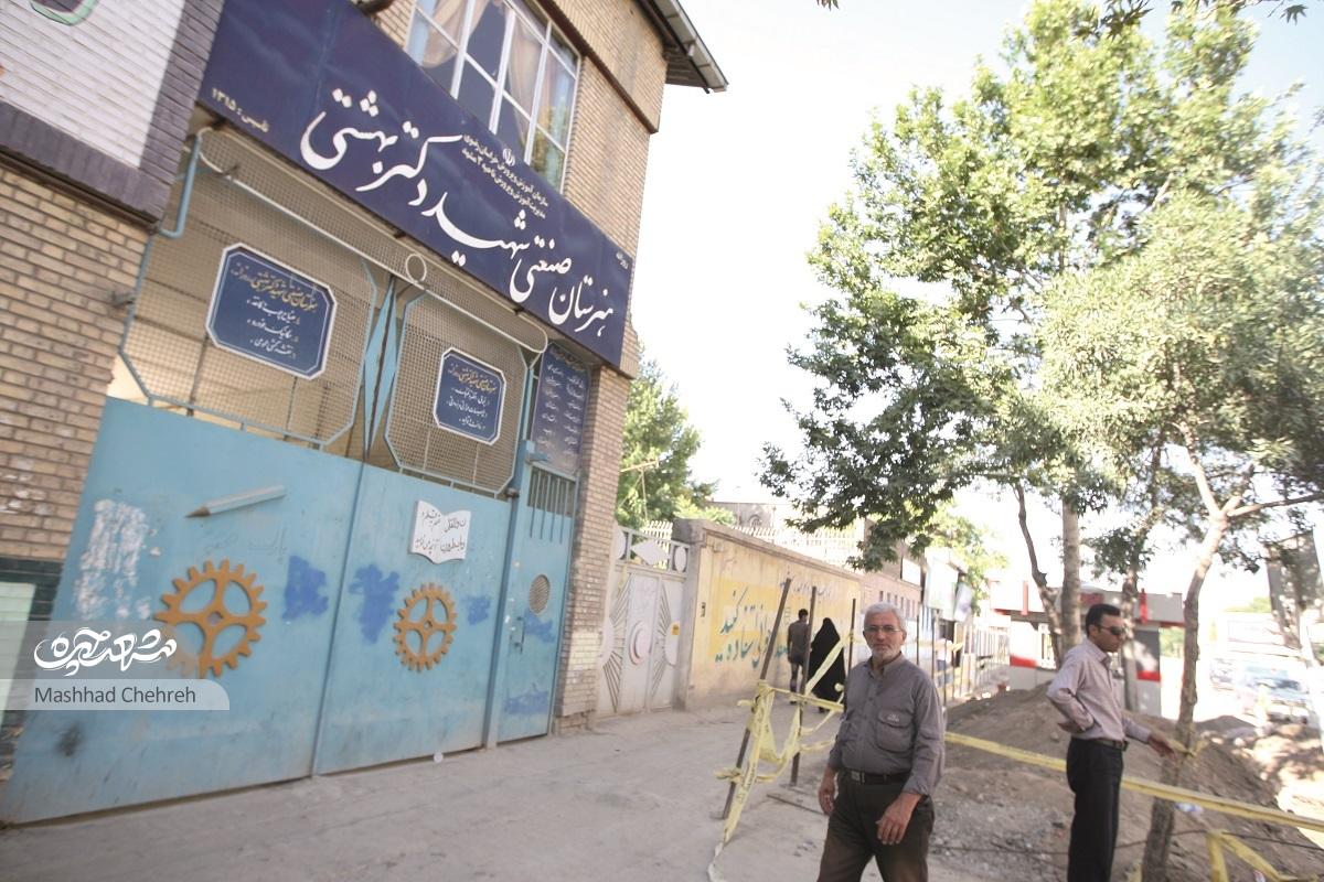 مهندس تبریزی از قدیمیترین معلمان هنرستان تاریخی «شهید بهشتی» است مهندس تبریزی از قدیمیترین معلمان هنرستان تاریخی «شهید بهشتی» است