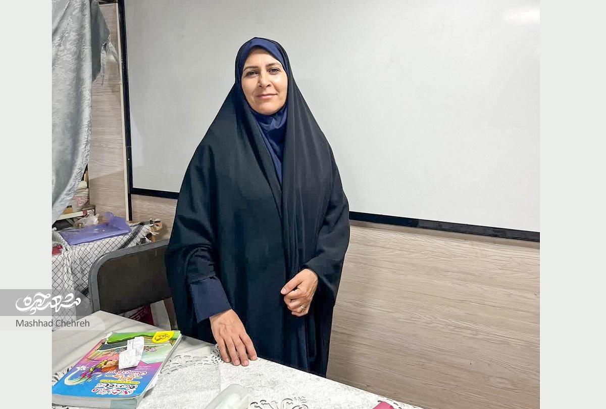 مرضیه حوتی، چرخه خدمت جهادی را با تدریس در مسجد ادامه میدهد مرضیه حوتی، چرخه خدمت جهادی را با تدریس در مسجد ادامه میدهد