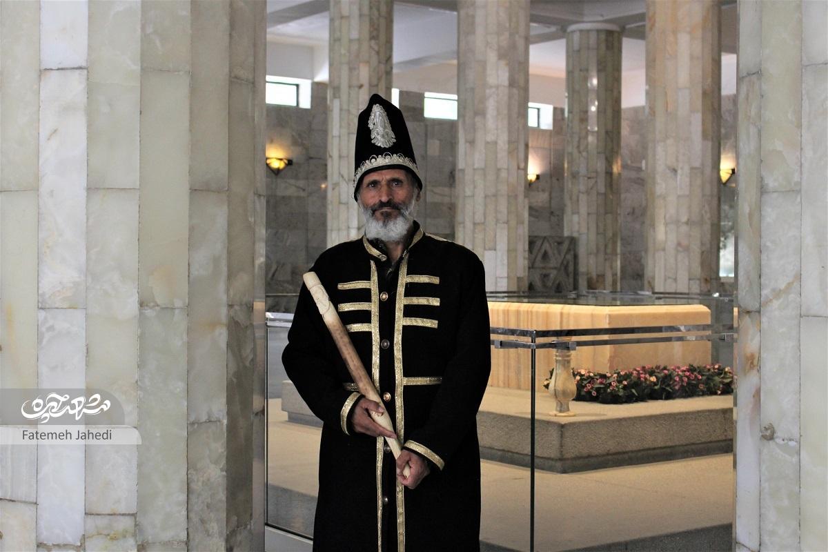 عیسی صادقی‌زاده ۲۸سال قبل با عشق به شاهنامه، راهی مشهد شد