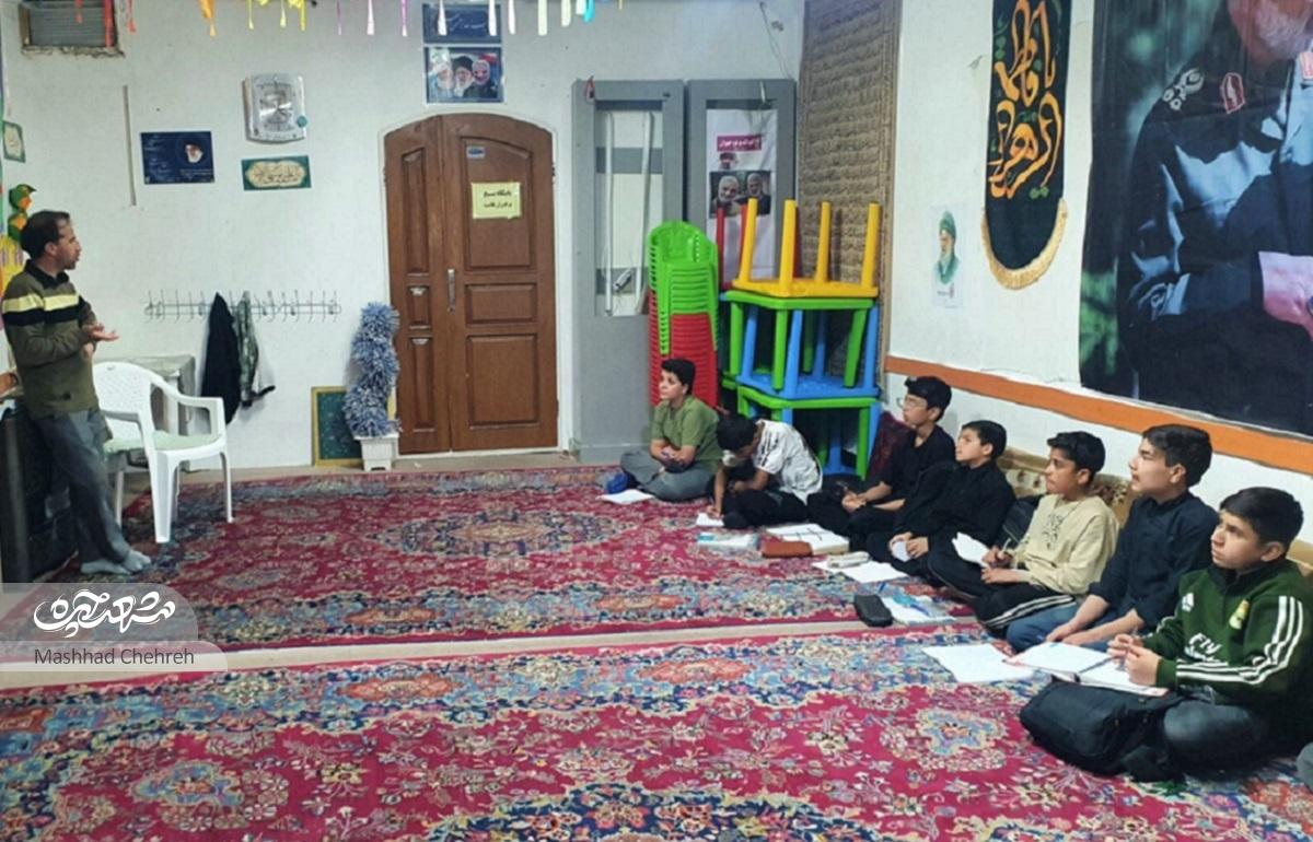 کلاس‌های رایگان حمزه پاسبان در مسجد