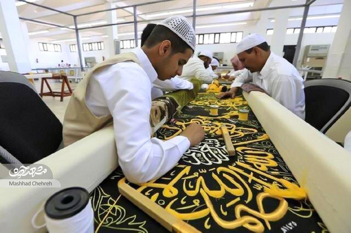 حدود ۶۰۰ سال پیش در ایام حج و روز عید قربان با تلاش حاکم خراسان پردهای به خانه خدا اهدا شد حدود ۶۰۰ سال پیش در ایام حج و روز عید قربان با تلاش حاکم خراسان پردهای به خانه خدا اهدا شد