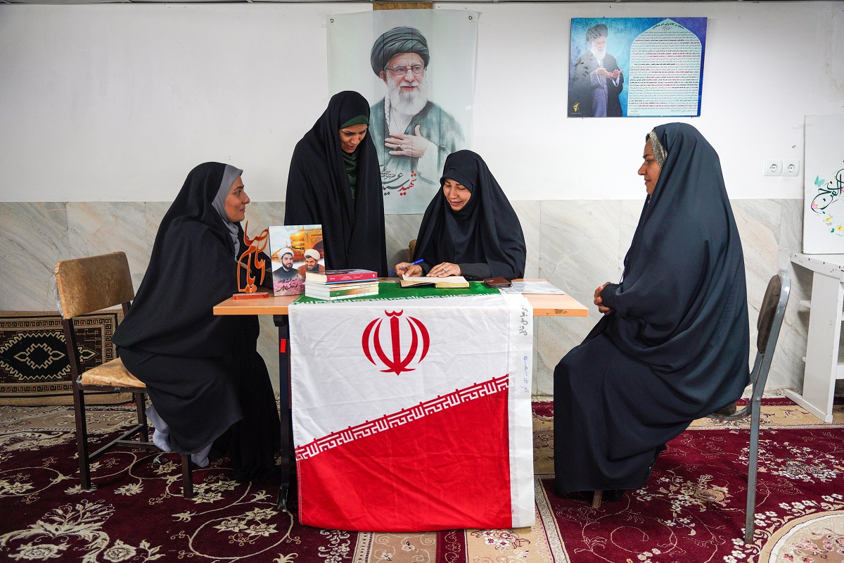 فهیمه سروری ۳۰۰ داوطلب حل مسائل اجتماعی محله را دور هم جمع کرده‌است