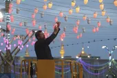 چراغانی آقای آسمانی در ارتفاع ۲۴ متری  حرم