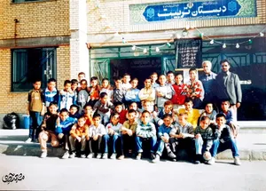 آقامعلم میزبان دانش‌موزان 22 ساله گذشته‌اش شد