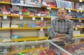حمیدرضا هادوی قدیمی&zwnj;ترین کتاب فروش محله رضاشهر است