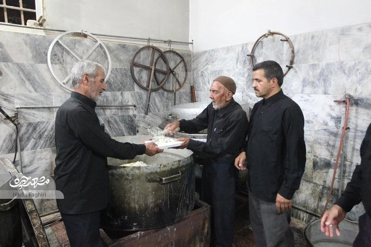 شصت سال عزاداری پای سفره حاج‌اصغر احمدی