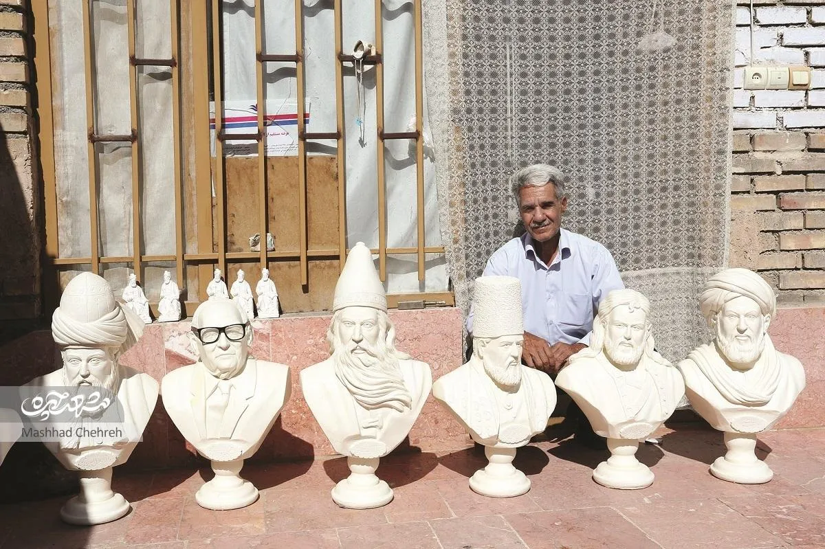 سردیس‌ مشاهیر ایران روی دست علی رجبی