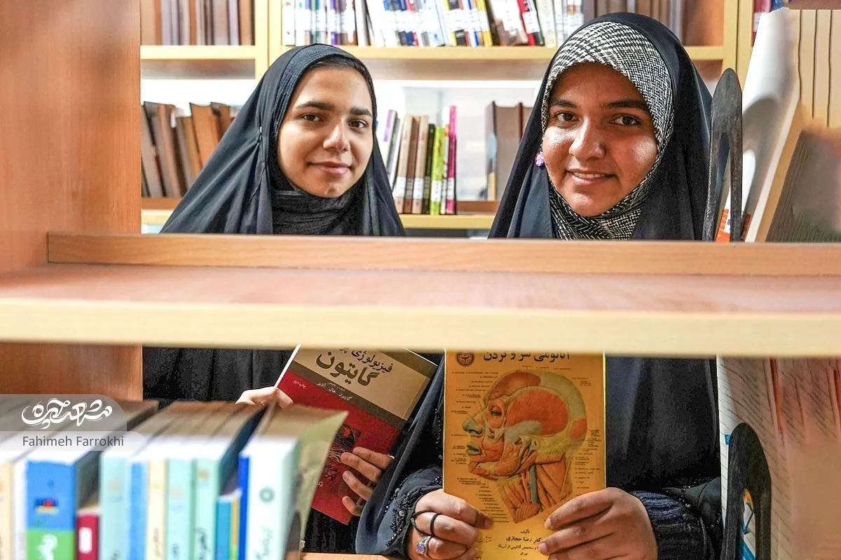 مسیر سخت نشستن روی صندلی دانشگاه برای دو دختر گلشهری