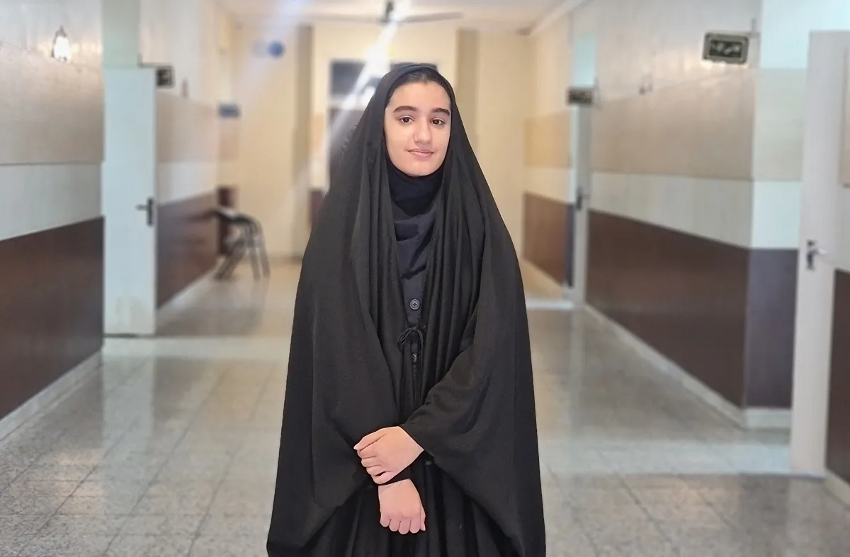 دانش‌آموزی که نرم‌افزار کمک‌درسی می‌سازد