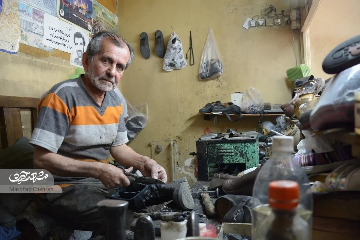 قدیم مردم تا جایی که می‌شد کفش را وصله پینه می‌کردند