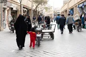 به سمت بازار شلوغه
