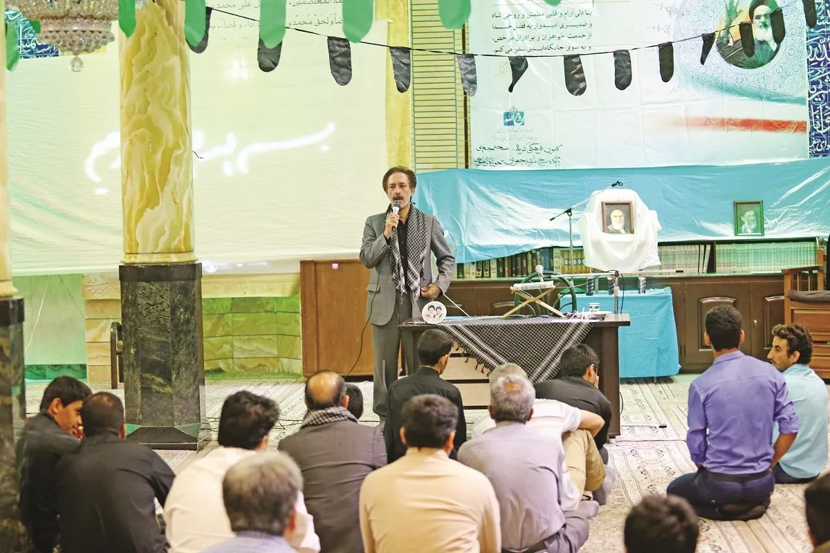 ۲۵ سال سیاه‌پوشی مسجد جفایی در بزرگداشت رهبر انقلاب