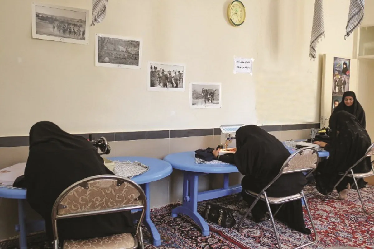سخت کوشی زنان در خانه‌ای که خیاط خانه شد