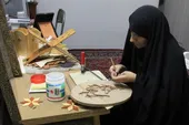 ماندگارترین اثر معرق عالیه صابونیان تقدیم رهبر شهید شد