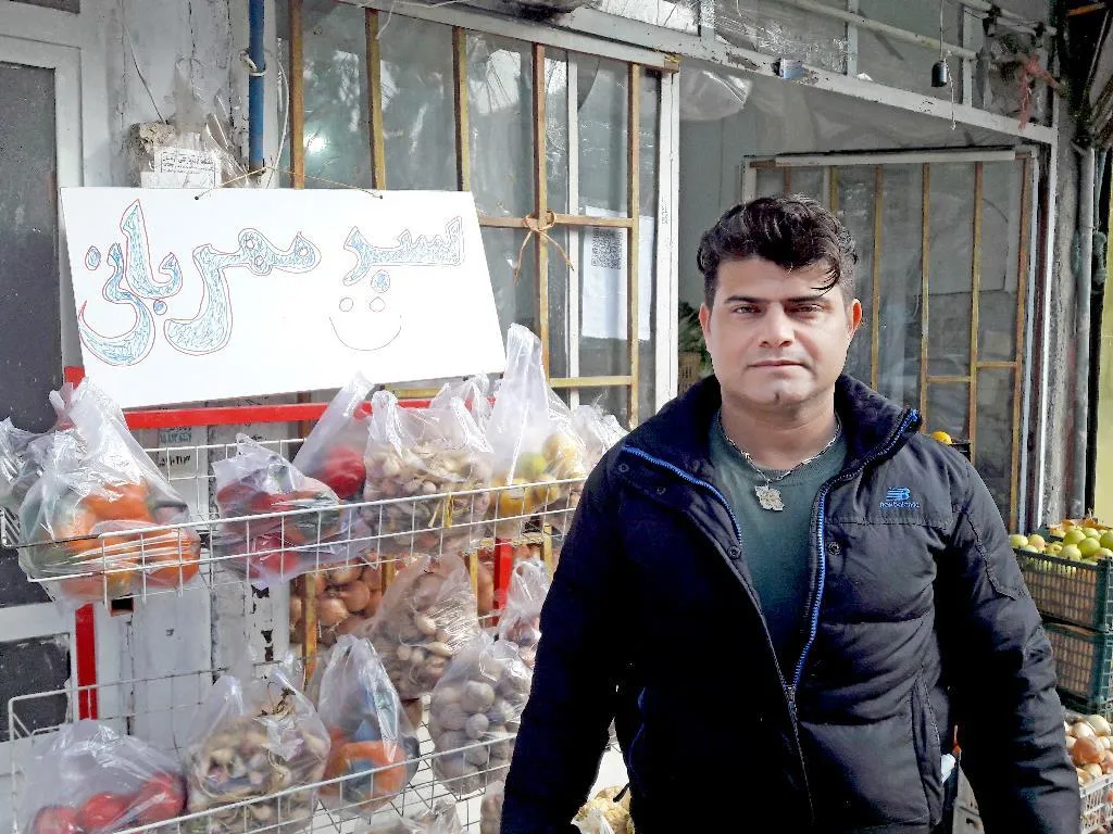 رضا مهرابی میوه فروش خیر