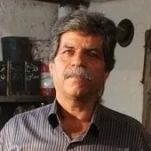 رضا جان&zwnj;مشهدی لودر دست&zwnj;سازش را به سنگرسازان بی&zwnj;سنگر تقدیم کرد