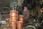 راسته بازار مسگران مشهد حوالی خیابان &laquo;سرخس&raquo; هنوز نفس می&zwnj;کشد