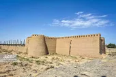 دیوار ۱۲ متری توس حالا نیم متر شده!