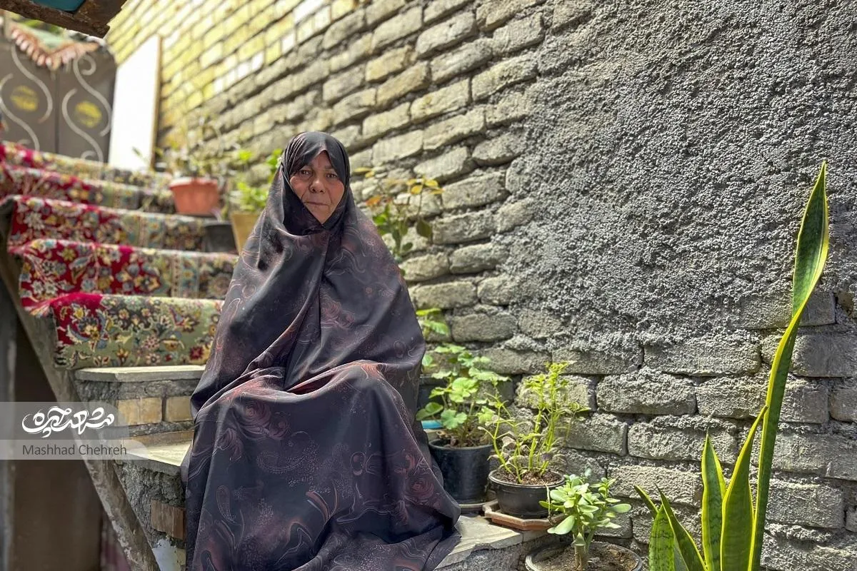 فاطمه مجاور از مجروحان حادثه بمب‌گذاری حرم‌رضوی است