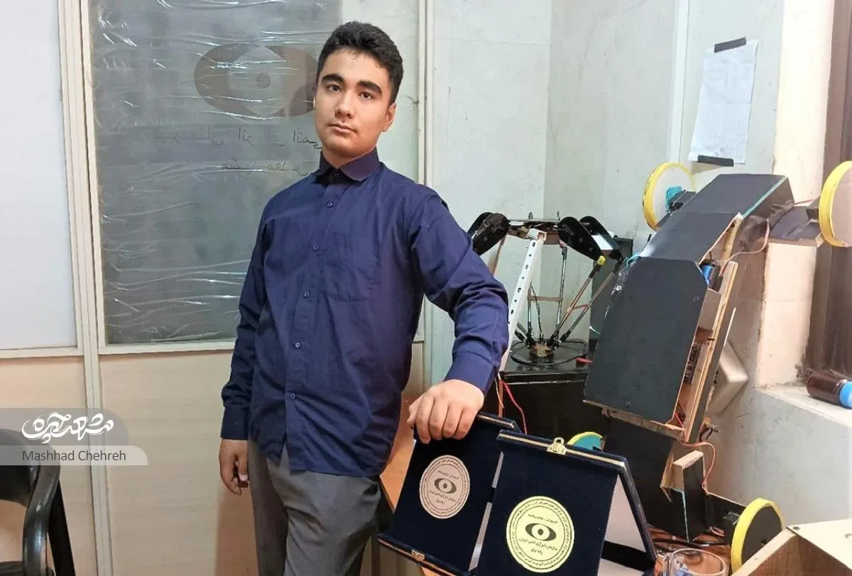 حامد افشار به‌خاطر پدربزرگش ربات حذف علف‌های هرز را ساخت