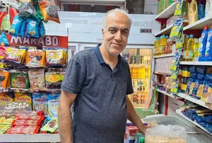 آقارضا، امین همسایه‌ها در کوچه سراب است