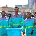 پاکبان‌‌های مشهدی در دمای ۵۰درجه، شهر نجف را جارو می‌زنند
