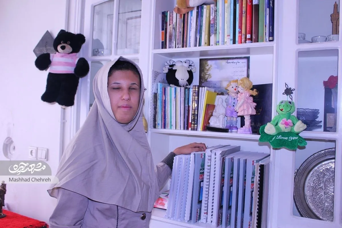 شعرهای روشن سمانه مصدق، شاعر نابینای محله آزادشهر