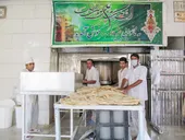 نانوایی آقا یحیی پنج&zwnj;شنبه&zwnj;های هر هفته نان خیرات می&zwnj;کند