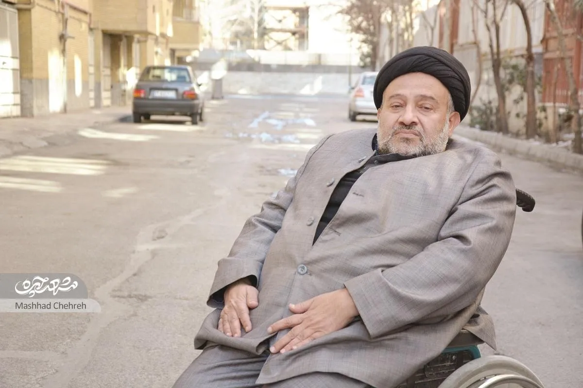 جانباز انقلاب، هنوز عمامه امام را بر سر دارد