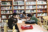 کتابخانه بهمن در دل اهالی جاهدشهر جاخوش کرده است