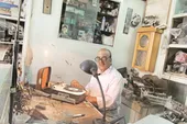نسل تعمیرکاران رادیو رو به خاموشی هستند