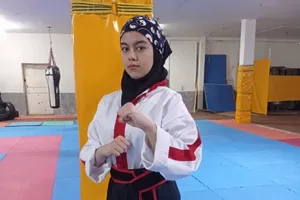 تمرین نوجوان مدال‌آور روی تاتامی چهل‌تکه