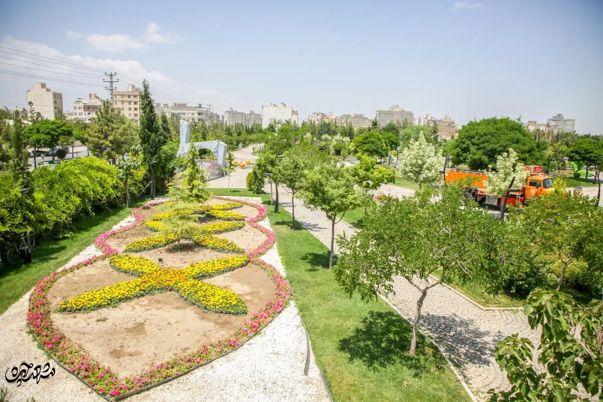 عکس بزرگ بالای صفحه