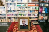 عکس حاج قاسم در مغازه&zwnj;&zwnj;های شهر