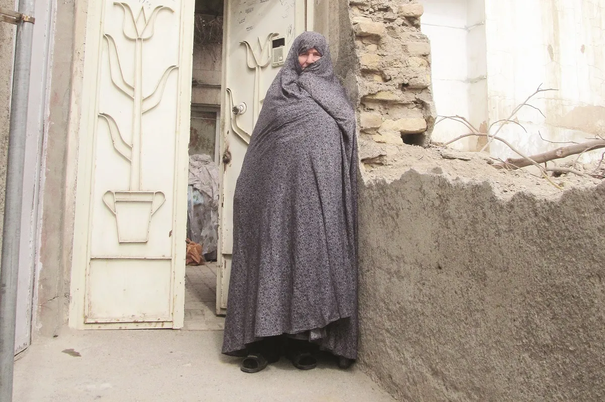 شهید حسین شیروان‌اول از چهارونیم‌سالگی به مدرسه رفت