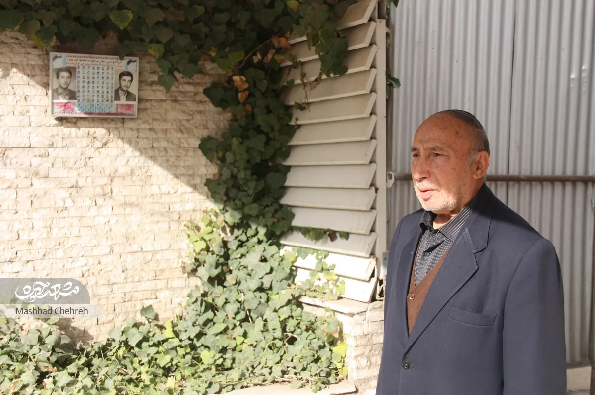 خانواده شهیدان خادم الخمسه معتمد محله فلسطین بودند خانواده شهیدان خادم الخمسه معتمد محله فلسطین بودند