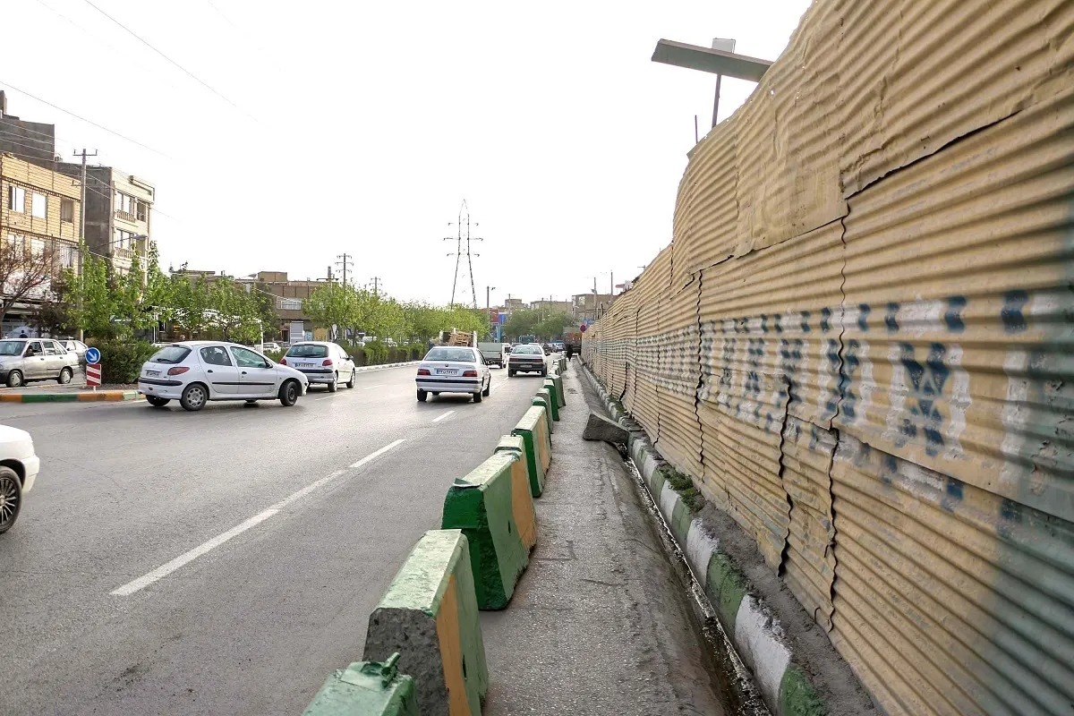 ترافیک کارگاه‌ها در خیابان طبرسی‌شمالی ۵۶