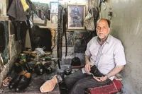مغازه کفاشی اوستا محمد پاتوق کتابخوانی است