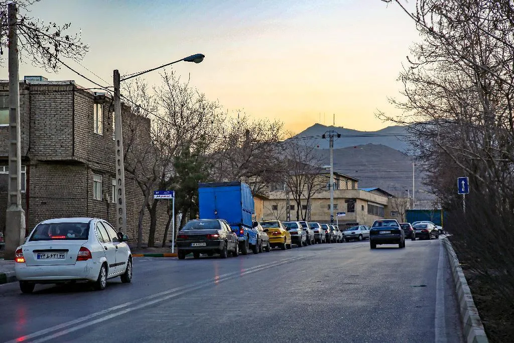 پمپ بنزین انتهای نامجو