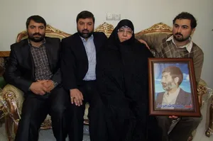 همنشینی با آیت‌الله خامنه‌ای زندگی شهید چوبدار را متحول کرد