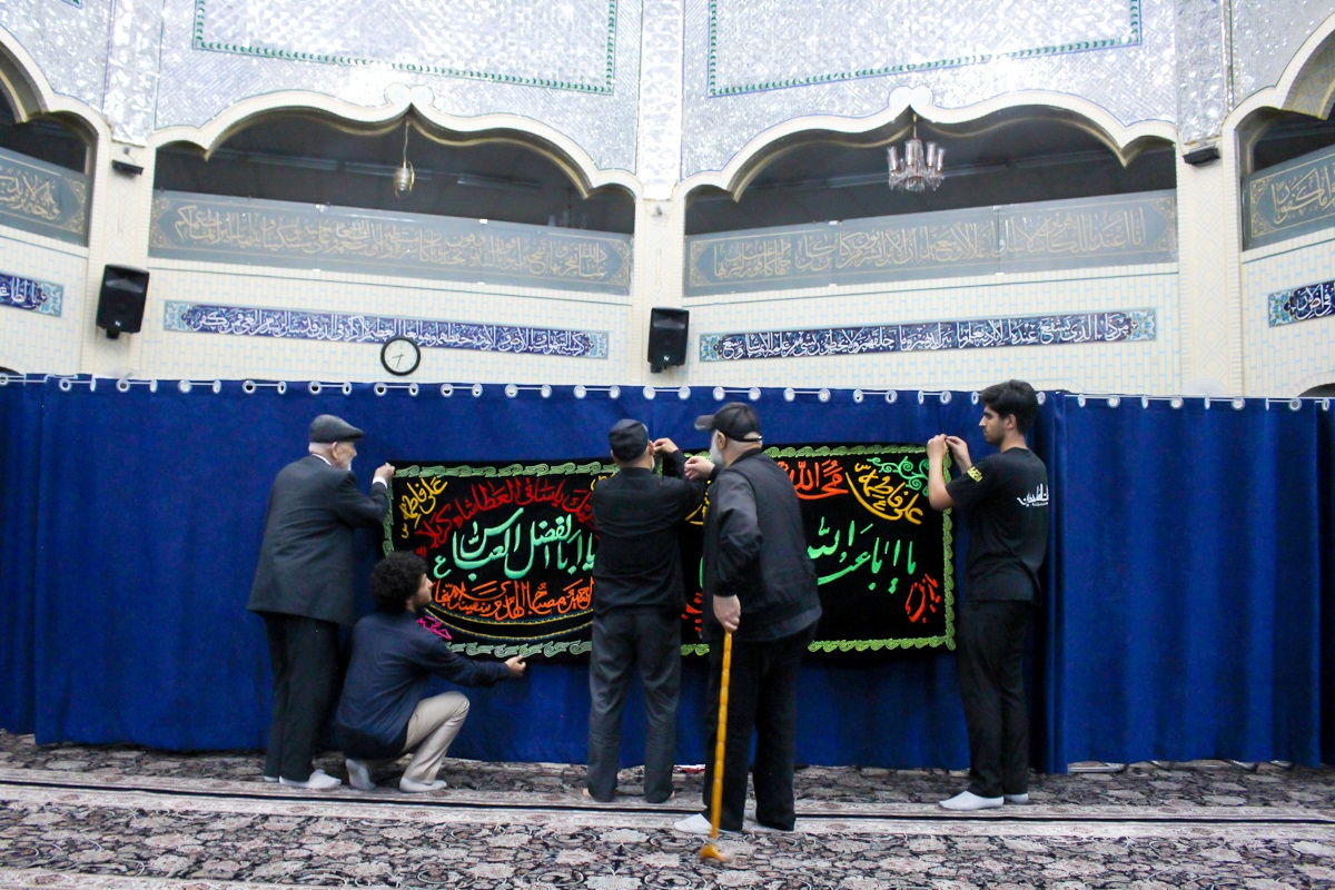 آیین ۱۰ ساله مسجد امام سجاد(ع) برای پوشیدن لباس عزا آیین ۱۰ ساله مسجد امام سجاد(ع) برای پوشیدن لباس عزا