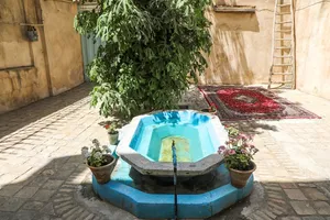 گشتی در خانه‌ باصفای خیابان اندرزگوی ۱۴