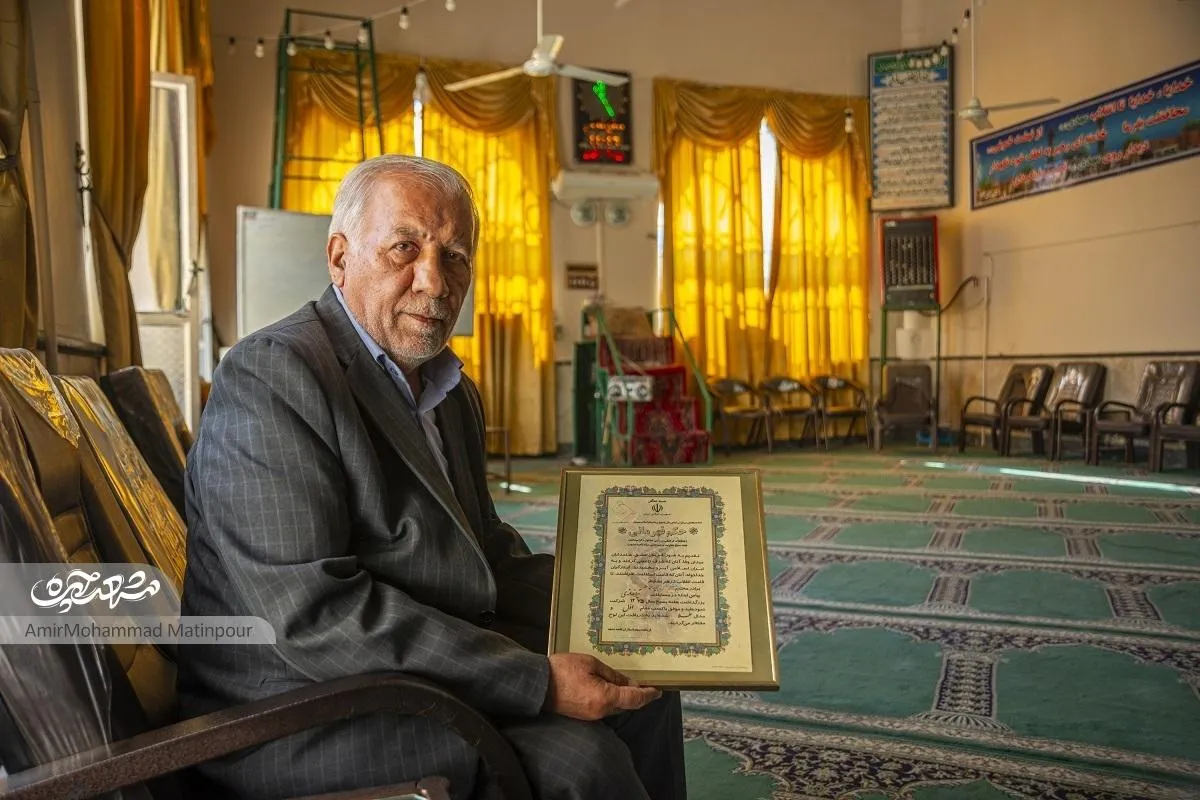 سی سال خدمت ریش‌سفید محله ۲۲ بهمن در حرم و مسجد