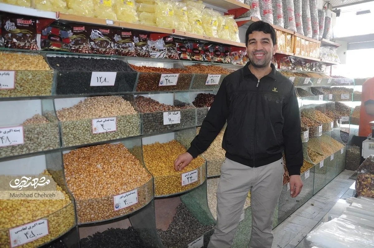 هادی فروغی‌نژاد تخمه داغ را به طلاب آورد