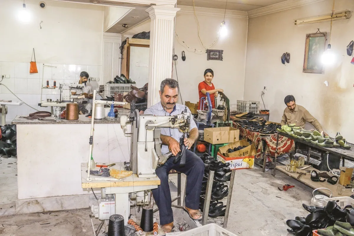 کفش‌های چینی آقارضا را تا پای ورشکستگی برد!