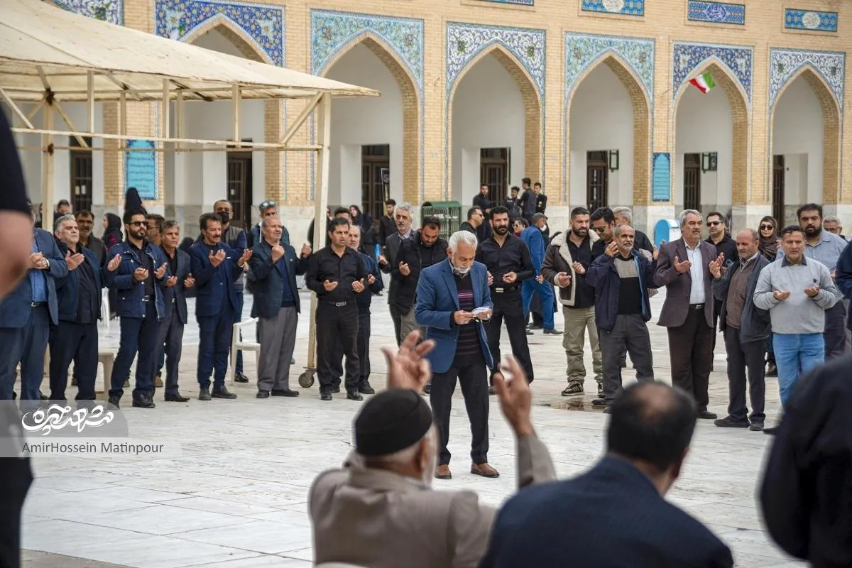 «شاه‌غلام خواجه‌ربیع»، مردی است که سال‌هاست در تشییع اموات نوحه می‌خواند