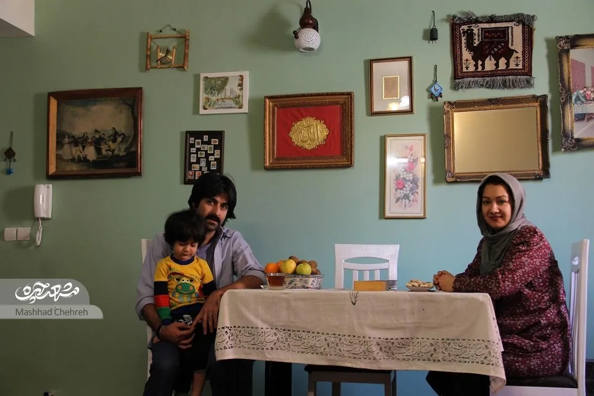 اهل نمایشیم اما نمایشی زندگی نمی‌کنیم